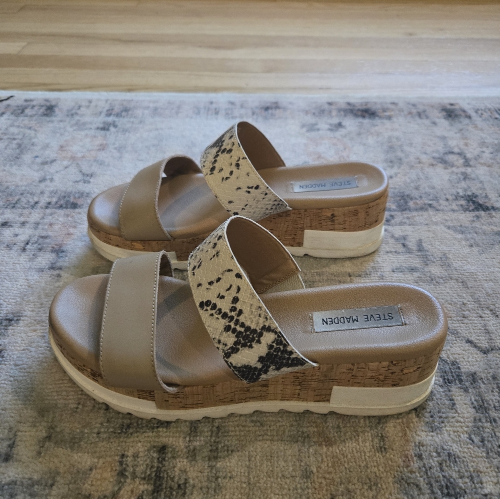 Steve Madden Tan and Black Women's Sandals